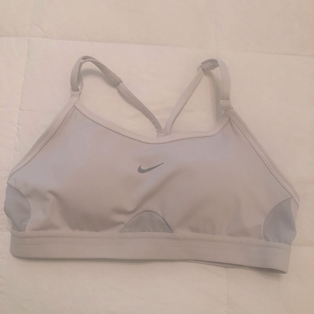 Women’s Dry Fit Nike white sports bra size M